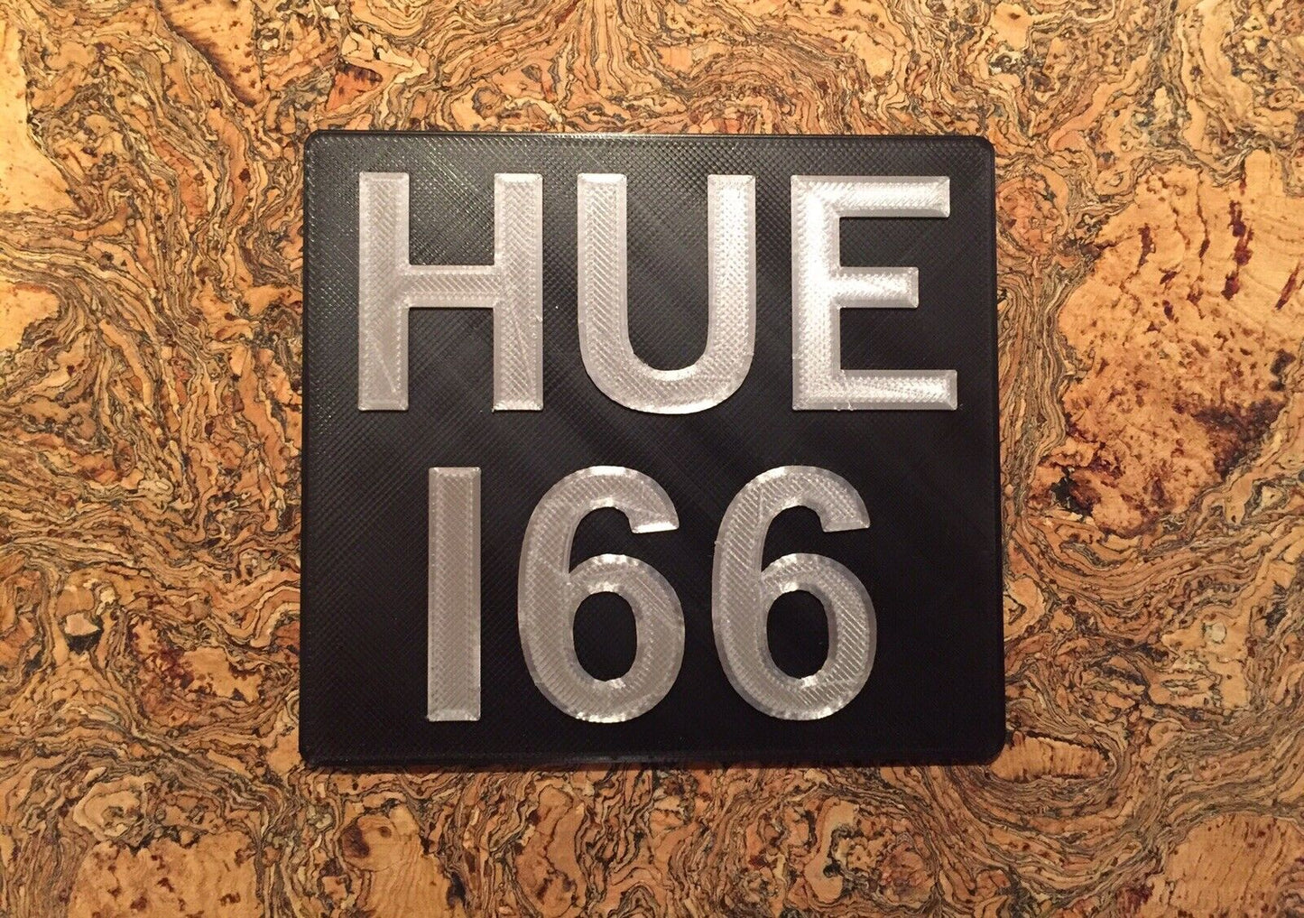 HUE 166 Landrover badge Emblem Plate